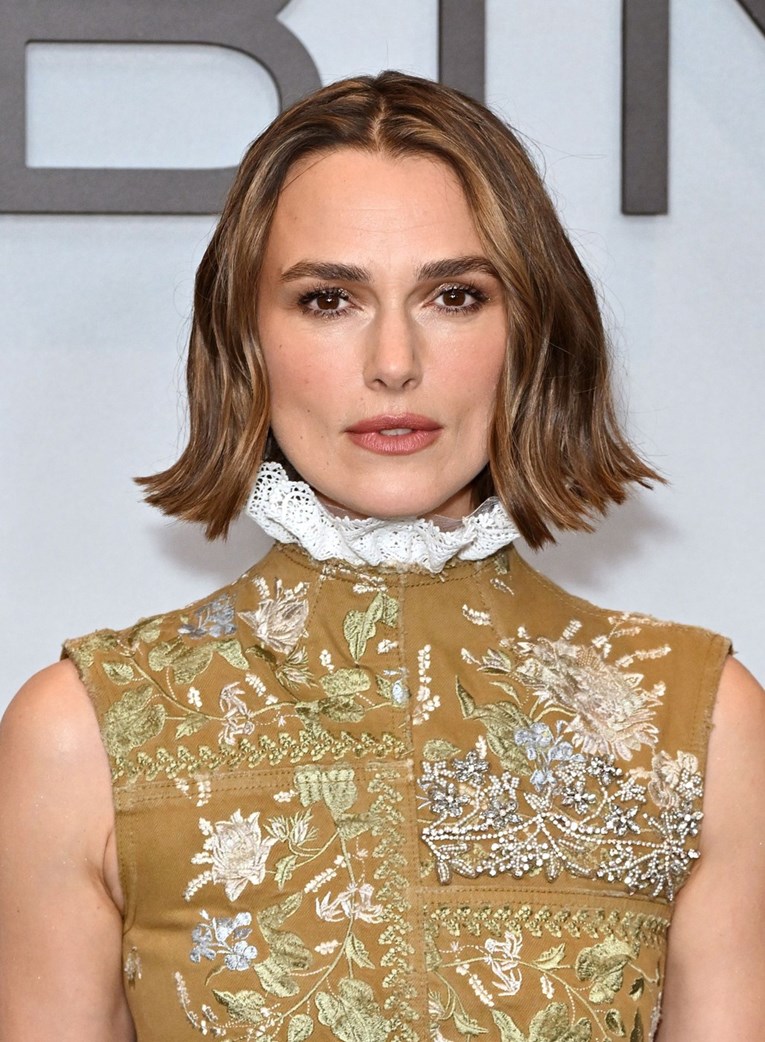 Zlatno sjenilo Keire Knightley savršen je izbor za blagdane