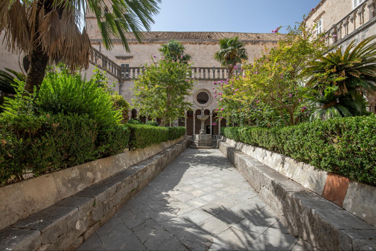 Pijani franjevac u samostanu prijetio kolegama smrću: "Polomit ću ti kosti"