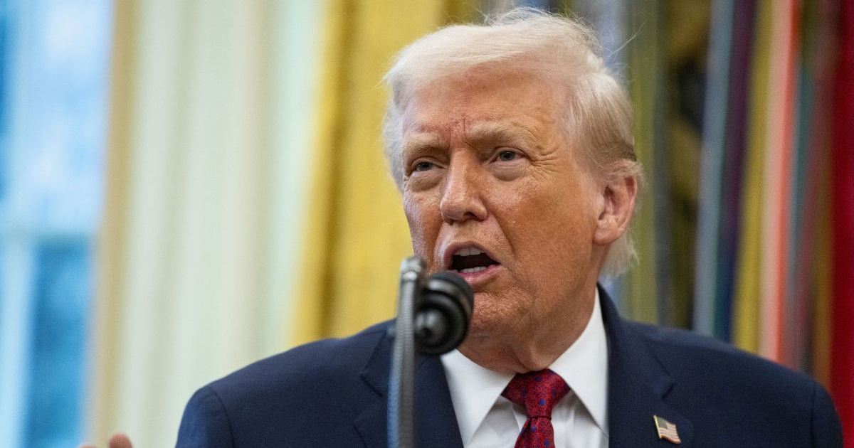 Trump: Uvijek sam se dobro slagao s Clintonom. Mrzim što izlaze slike s Epsteinom