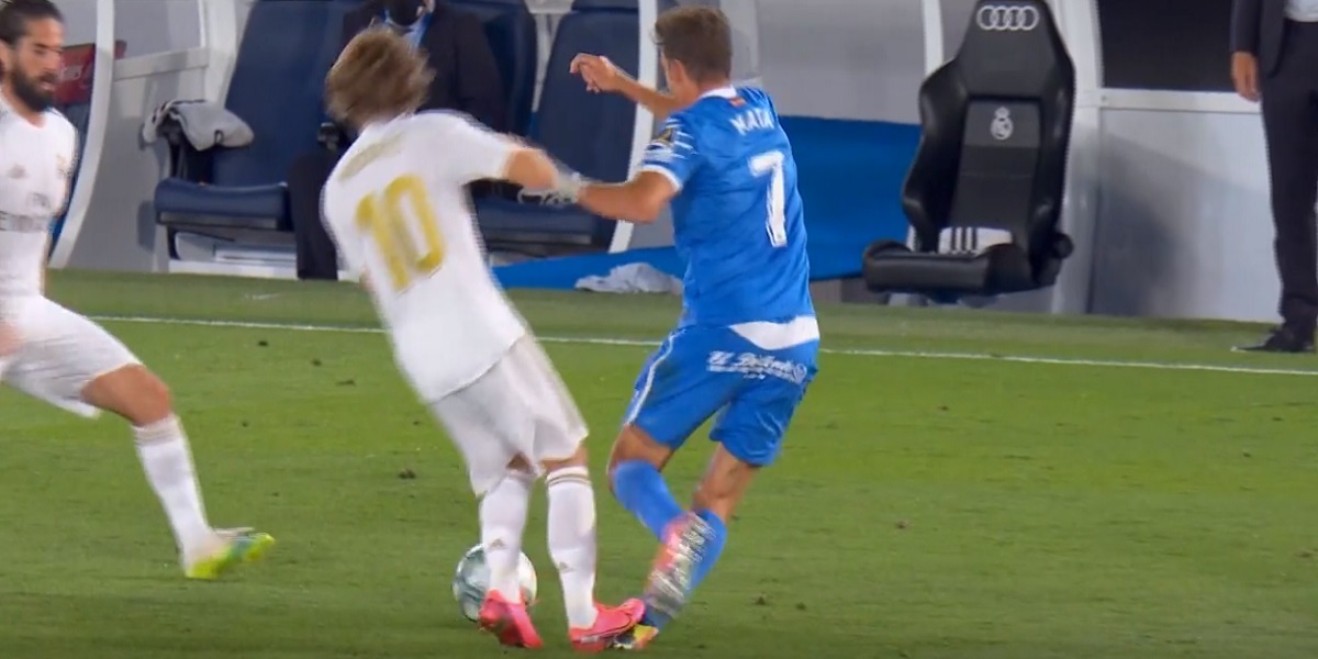 Modrić je opasno nagazio suparnika, njegova reakcija prepala je i suigrače