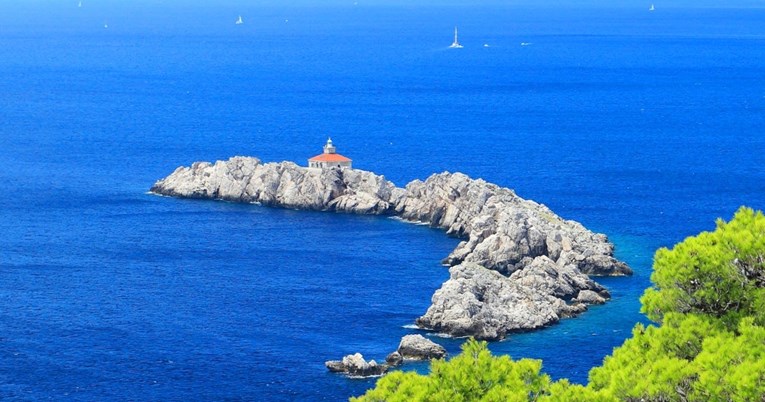 Svjetionik na otočiću blizu Dubrovnika postao je vila s bazenom. Noćenje je 850 eura