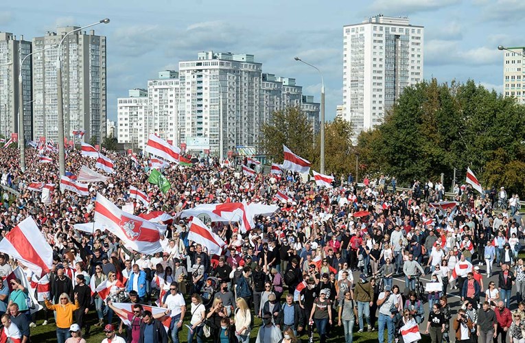 Stotine tisuća prosvjednika na ulicama Minska. Lukašenku vikali - "Ti si štakor"