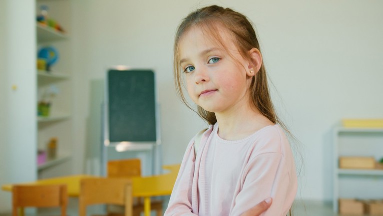 Zašto djecu boli trbuh prije škole? Uzrok često nije fizički