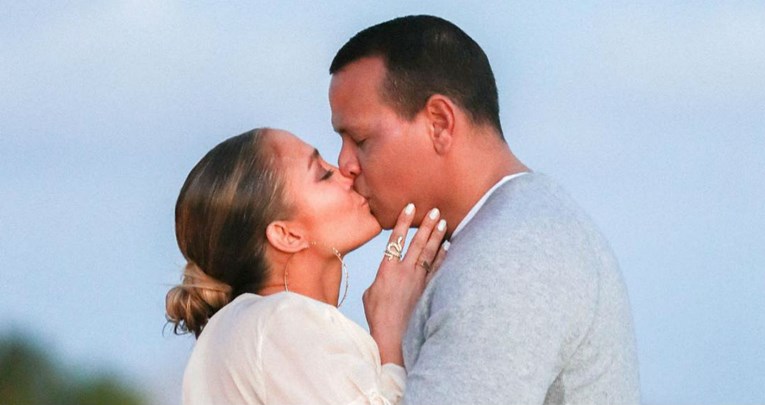 Jednom nije bilo dovoljno: Rodriguez opet zaprosio J.Lo, ovoga puta u teretani