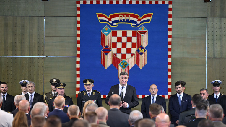 Milanović odlikovao 387 vojnika