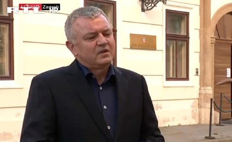 Horvat o popuštanju mjera: Odluka o neradnoj nedjelji nije politička