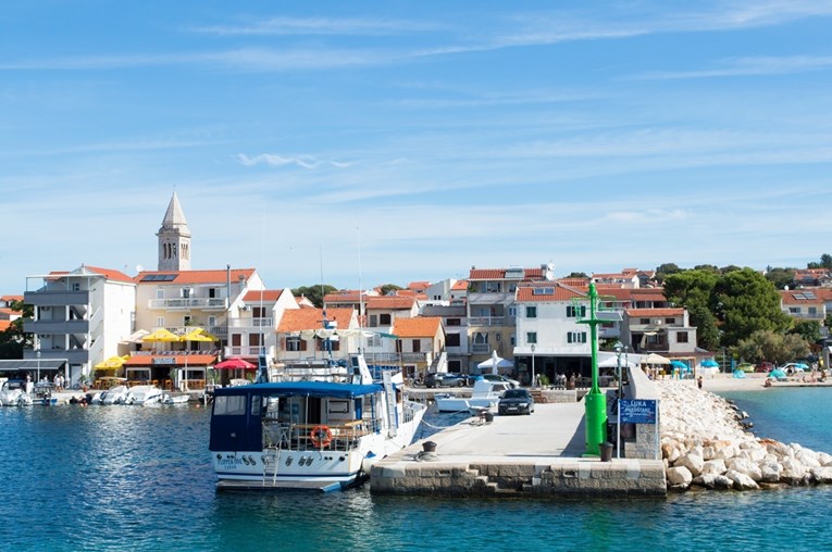 Slovaka koji je ubio ženu u apartmanu kod Zadra odveli u zatvor. Zna se kako je umrla