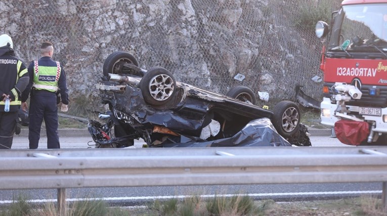 Auto se prevrnuo na krov na A1. Poginuo dječak, majka i još dvoje djece u bolnici