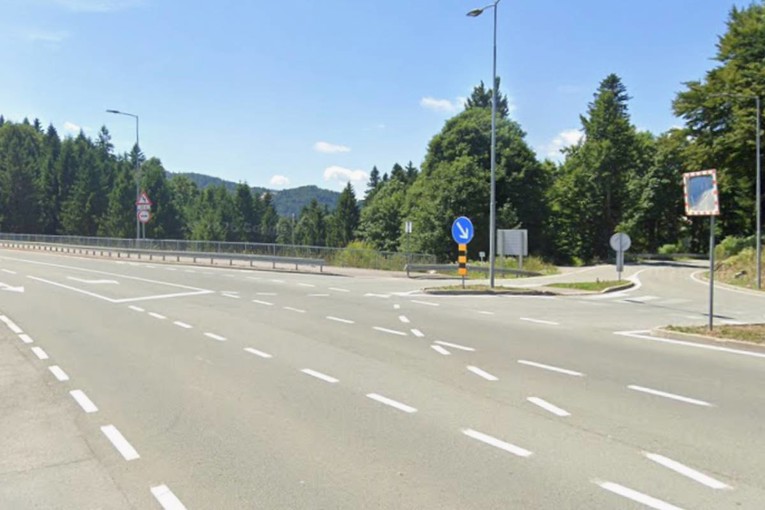 Policija kod Delnica zaustavila 45-godišnjaka iz BiH zbog krijumčarenja ljudi