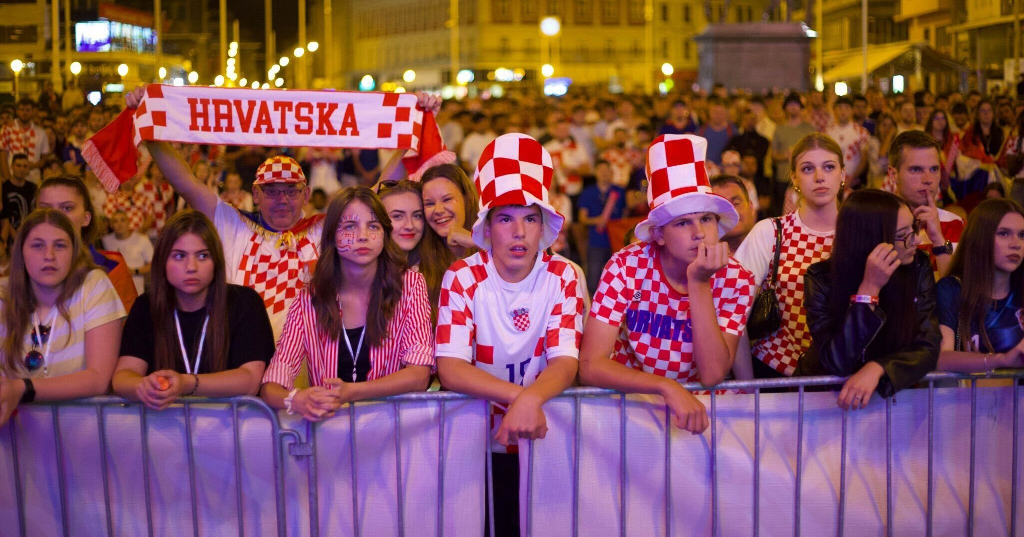 U Zagrebu erupcija sreće na Livakovićevu obranu, pa ubrzo splasnulo oduševljenje