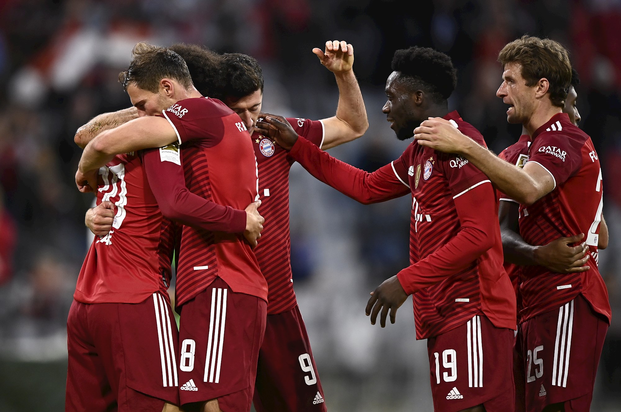 Hat-trick Lewandowskog u pobjedi Bayerna, Stanišić igrao
