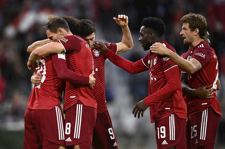 Hat-trick Lewandowskog u pobjedi Bayerna, Stanišić igrao