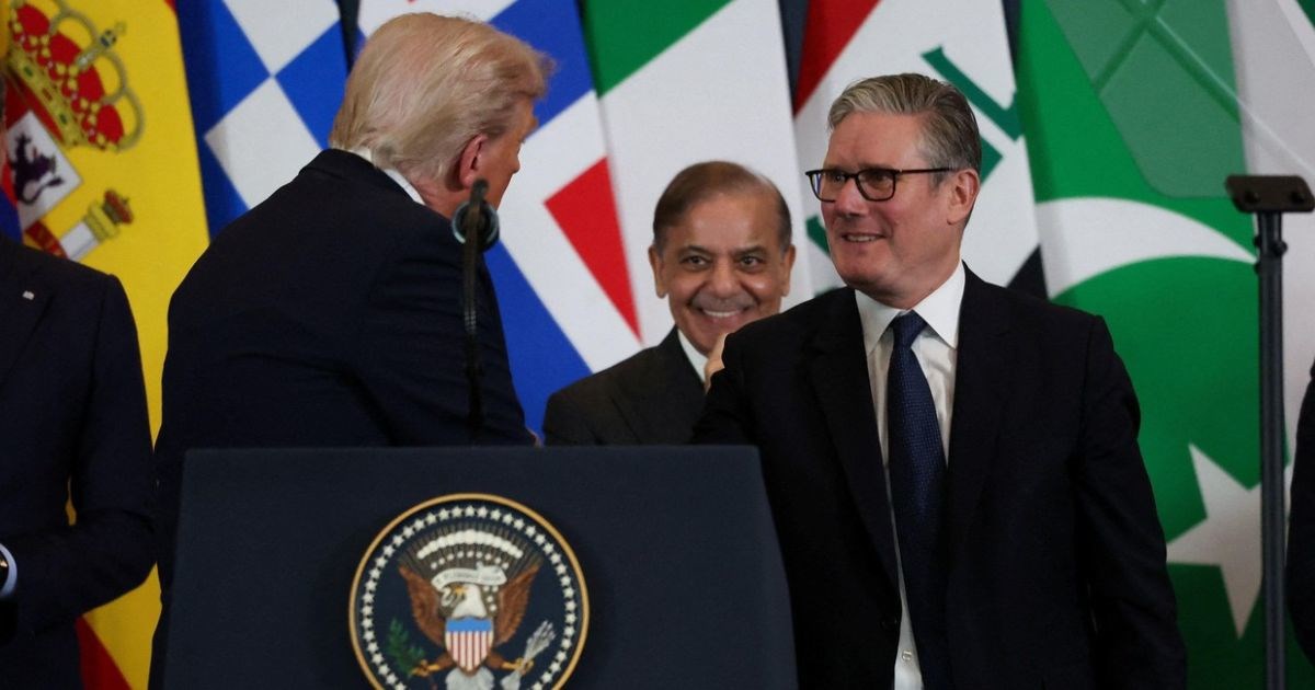 "Pozove ga na podij i ignorira": Susret Trumpa i Starmera u Egiptu je viralan