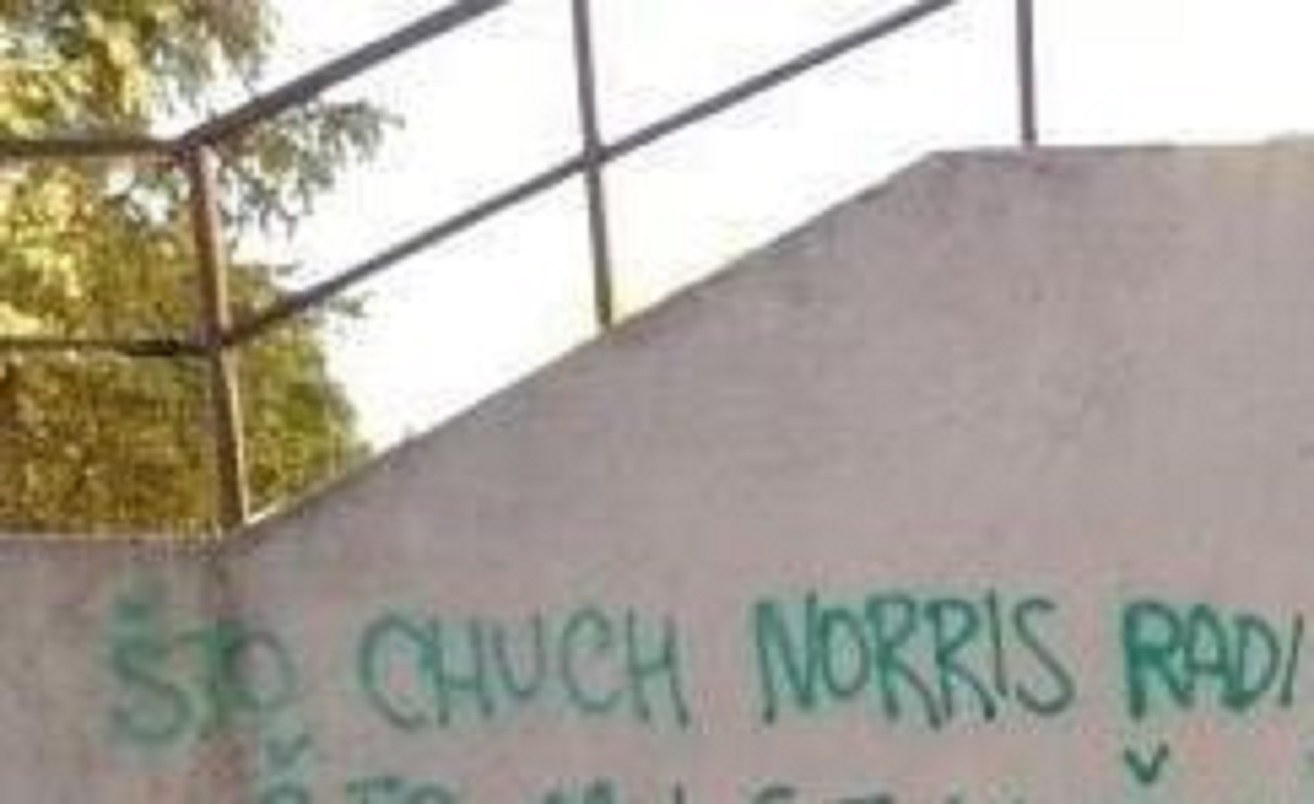 Fotka grafita postala hit na Fejsu: "Što radi Chuck Norris u Zadru?"