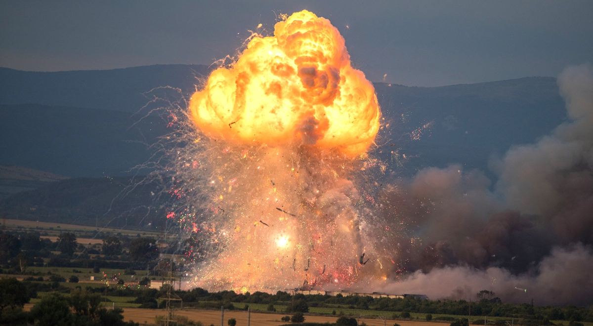 FOTO Eksplozije u skladištu vatrometa u Bugarskoj. Nastala golema gljiva iznad grada