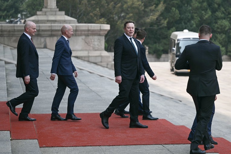 Musk o sastancima u Kini: "Predivno". Cook pokazao palac gore