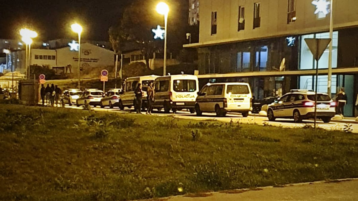 Policija tjerala mlade kod splitskog Kampusa, priveli dvojicu pijanih