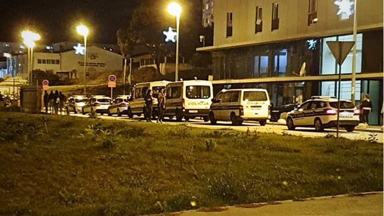 Policija tjerala mlade kod splitskog Kampusa, priveli dvojicu pijanih