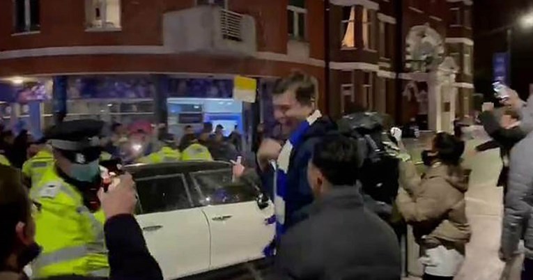 VIDEO Chelseajevi navijači opkolili Kantea u autu pa ih oduševila Tuchelova reakcija