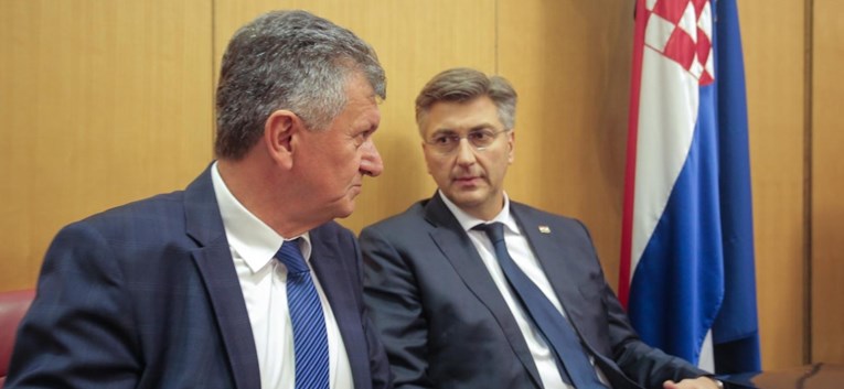 Plenković će sutra odlučiti o Kujundžićevoj ostavci