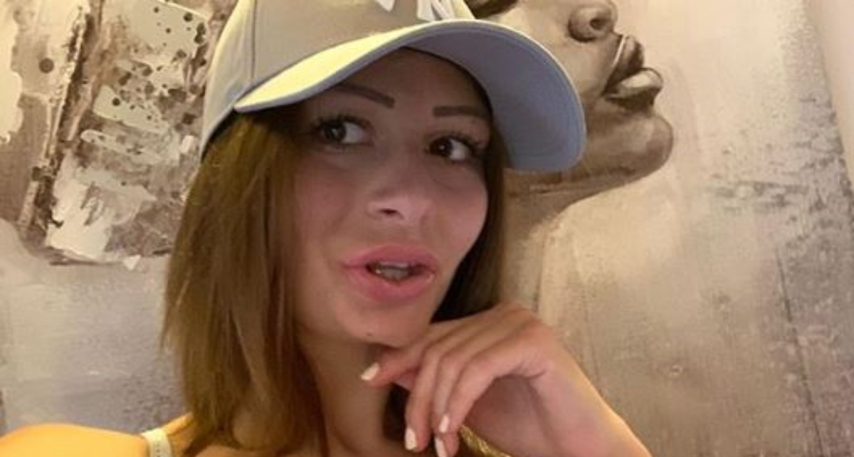Kristina Mandarina pozirala u grudnjaku, fanovi oduševljeni: "Operirala si se?"