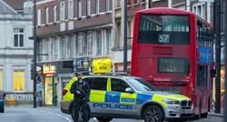 Londonski napadač nosio je lažni eksplozivni prsluk i napadao je ljude mačetom