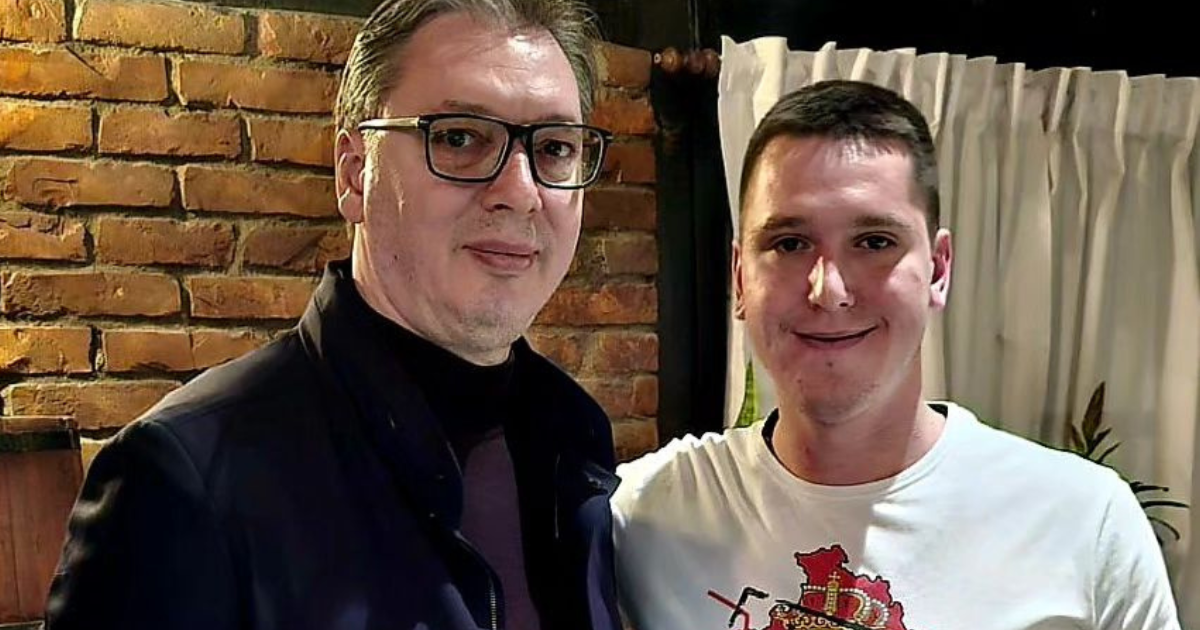 Aleksandar Vučić objavio rijetku fotografiju sa sinom Danilom (26)