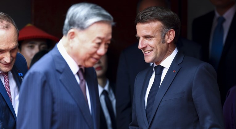Macron je u Vijetnamu. Potpisali sporazum o kupnji 20 aviona