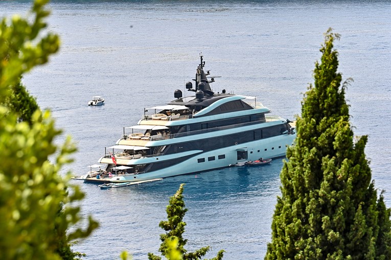 Pred Dubrovnikom se usidrila jahta njemačkog bogataša. Tjedni najam košta 900.000 €