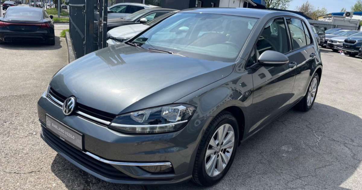 Ovaj Golf 7 kupljen je nov u Hrvatskoj, ima jamstvo 12 mjeseci. Prodaje se