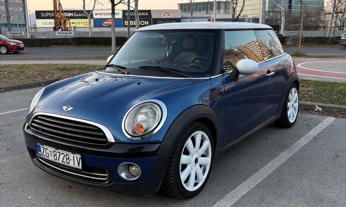 Kupujete automobil? Mini Cooper automatik s bogatom opremom čeka vas