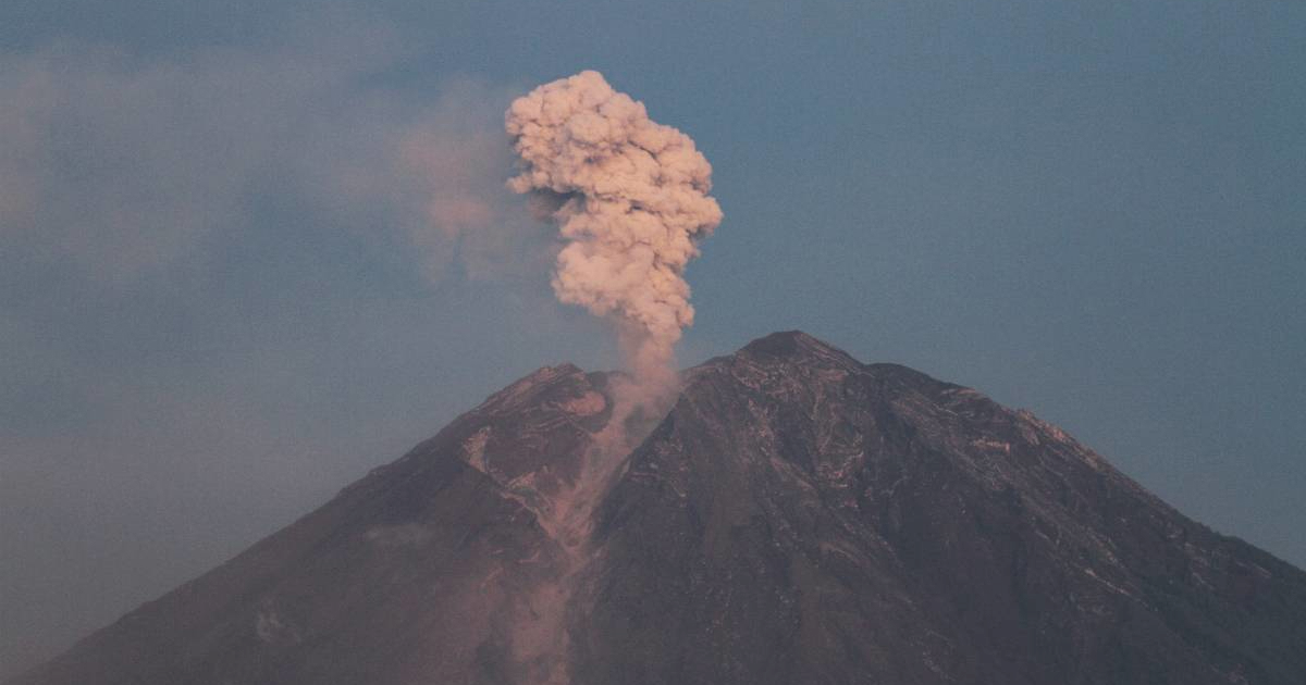 Eruptirao indonezijski vulkan Semeru