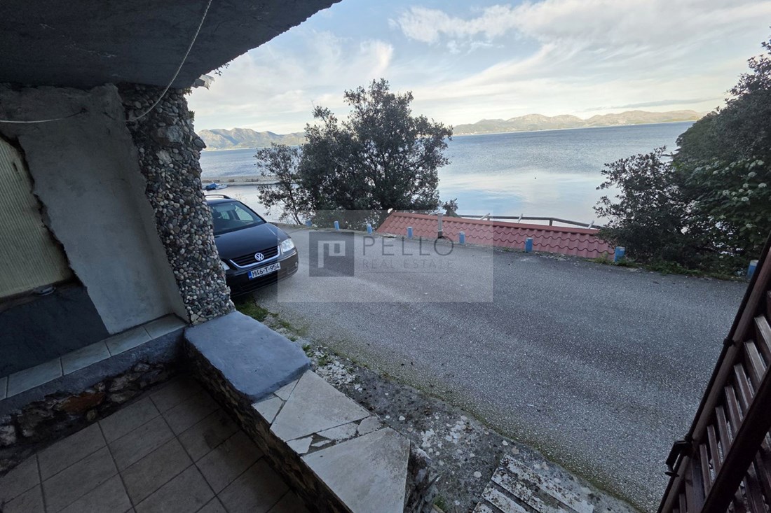 Top oglasi za nekretnine: Apartman prvi red do mora na Pelješcu za 65.000 €