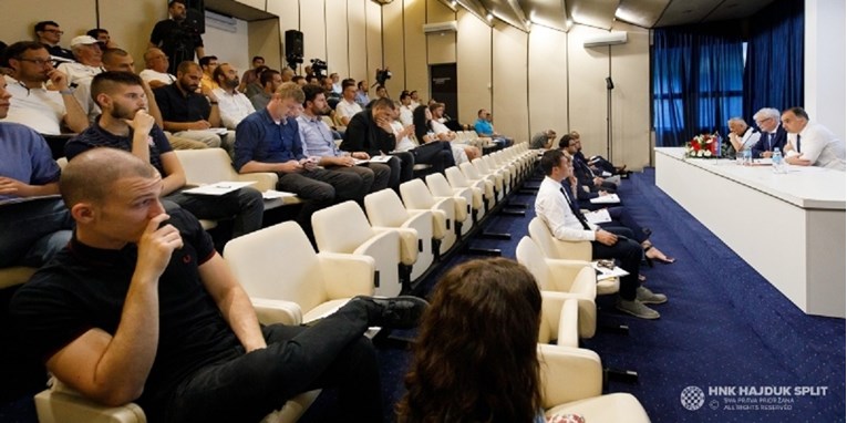 Hajduk: Mi roditeljima možemo dati 2 tisuće kuna, a u BiH im netko da 10 tisuća eura