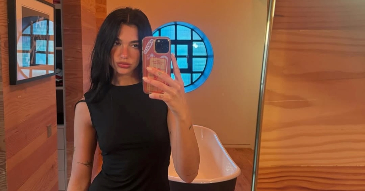 Dua Lipa pokazala nježnu manikuru sa zvjezdicama koju mnogi žele iskopirati