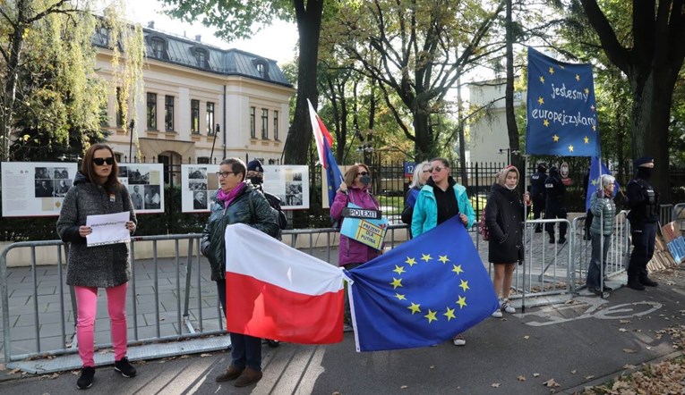 Poljska zatražila ocjenu ustavnosti kazni koje nameće EU