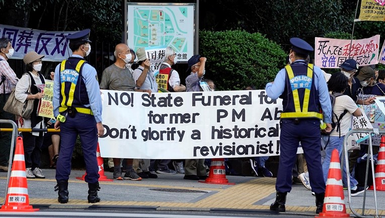 U Tokiju se zapalio čovjek, navodno u znak prosvjeda protiv Abeovog državnog sprovoda