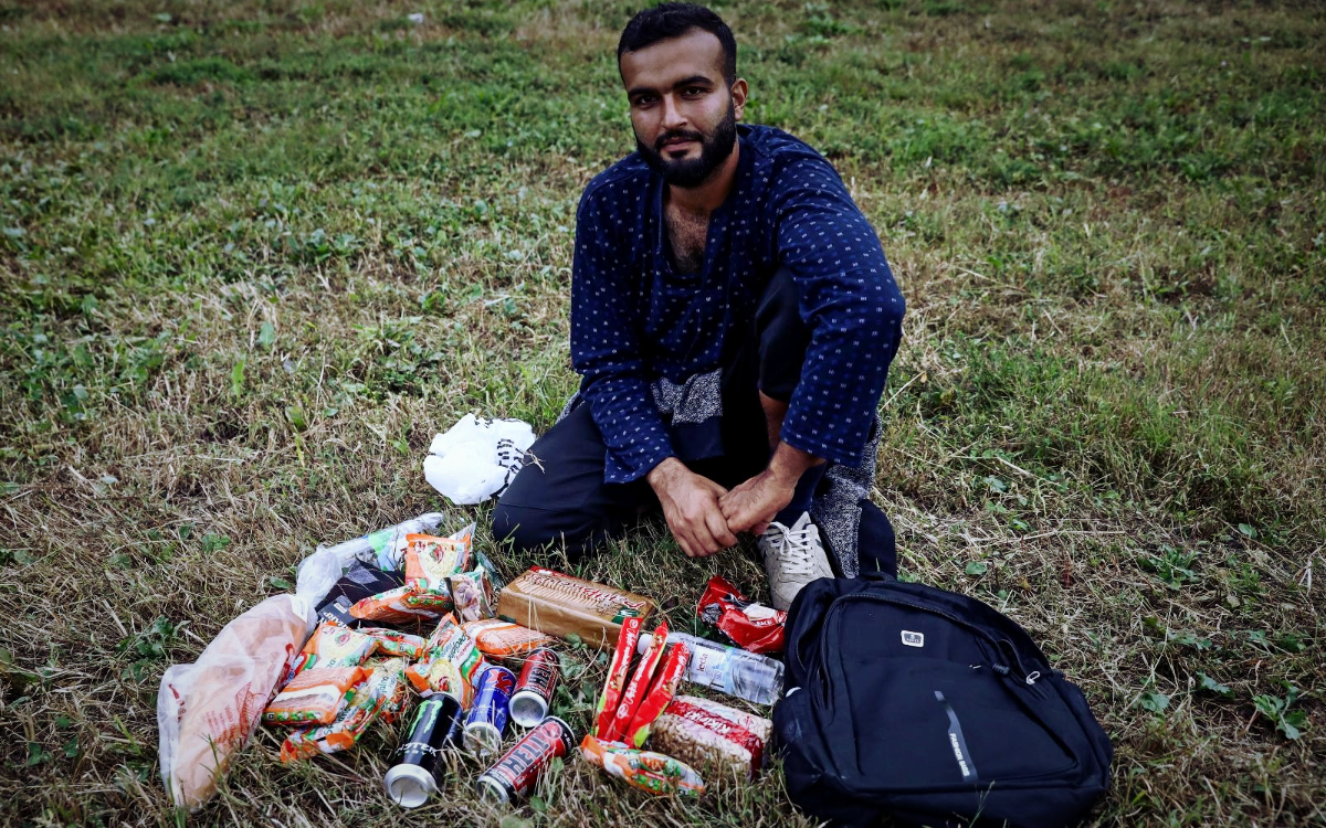FOTO Afganistanac u BiH pokazao što prosječni migrant nosi u ruksaku