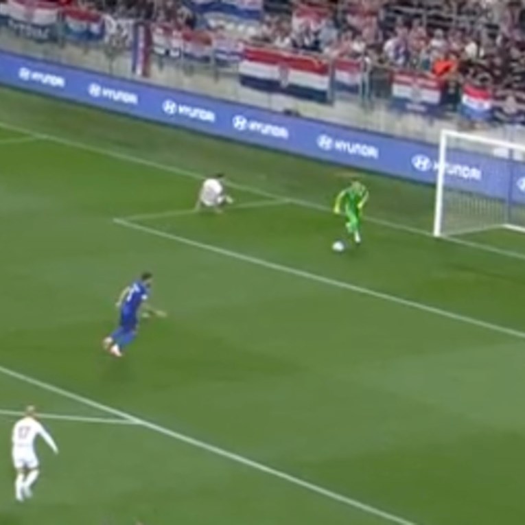 VIDEO Livaković prodao lažnjak najboljem igraču Čeha. Bacio ga je na stražnjicu