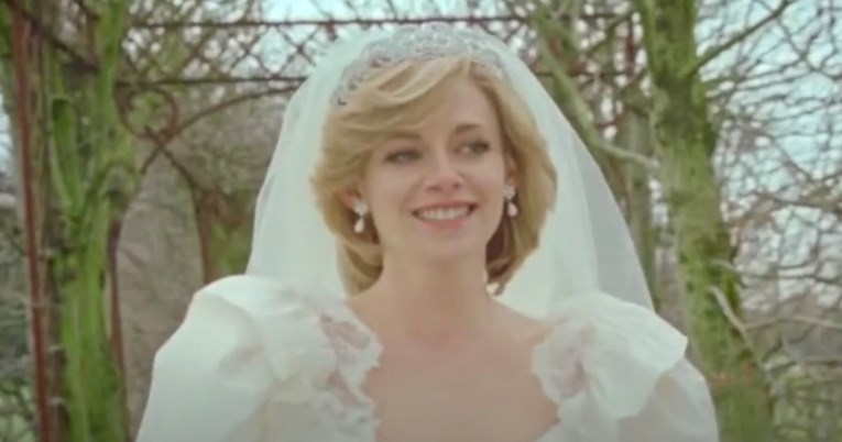 Kristen Stewart otkrila: Bilo mi je jezivo snimati scene u replici Dianine vjenčanice