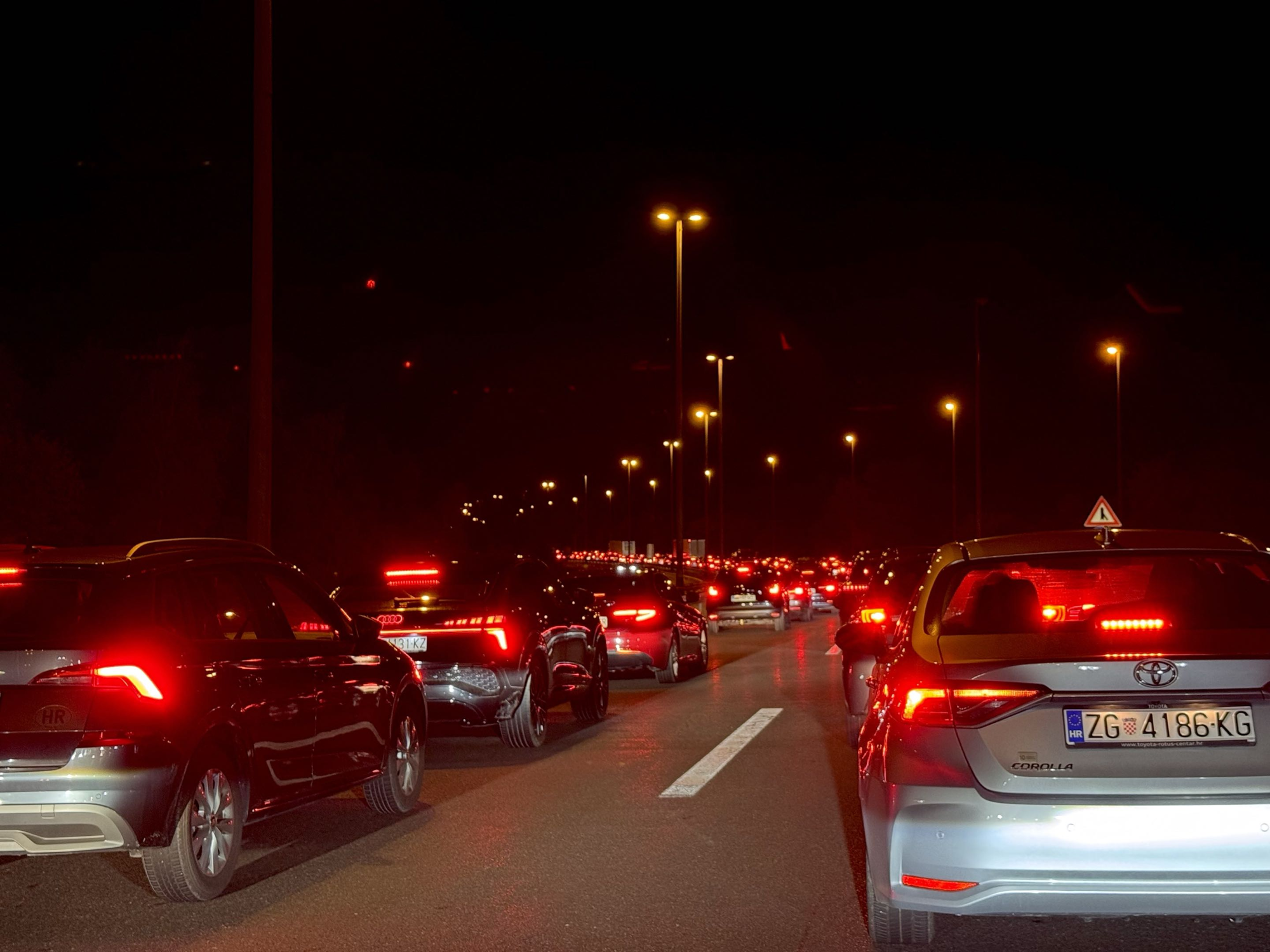Ovo je A1 kod Bosiljeva upravo sad (22.15h). Čitatelj: Sve stoji