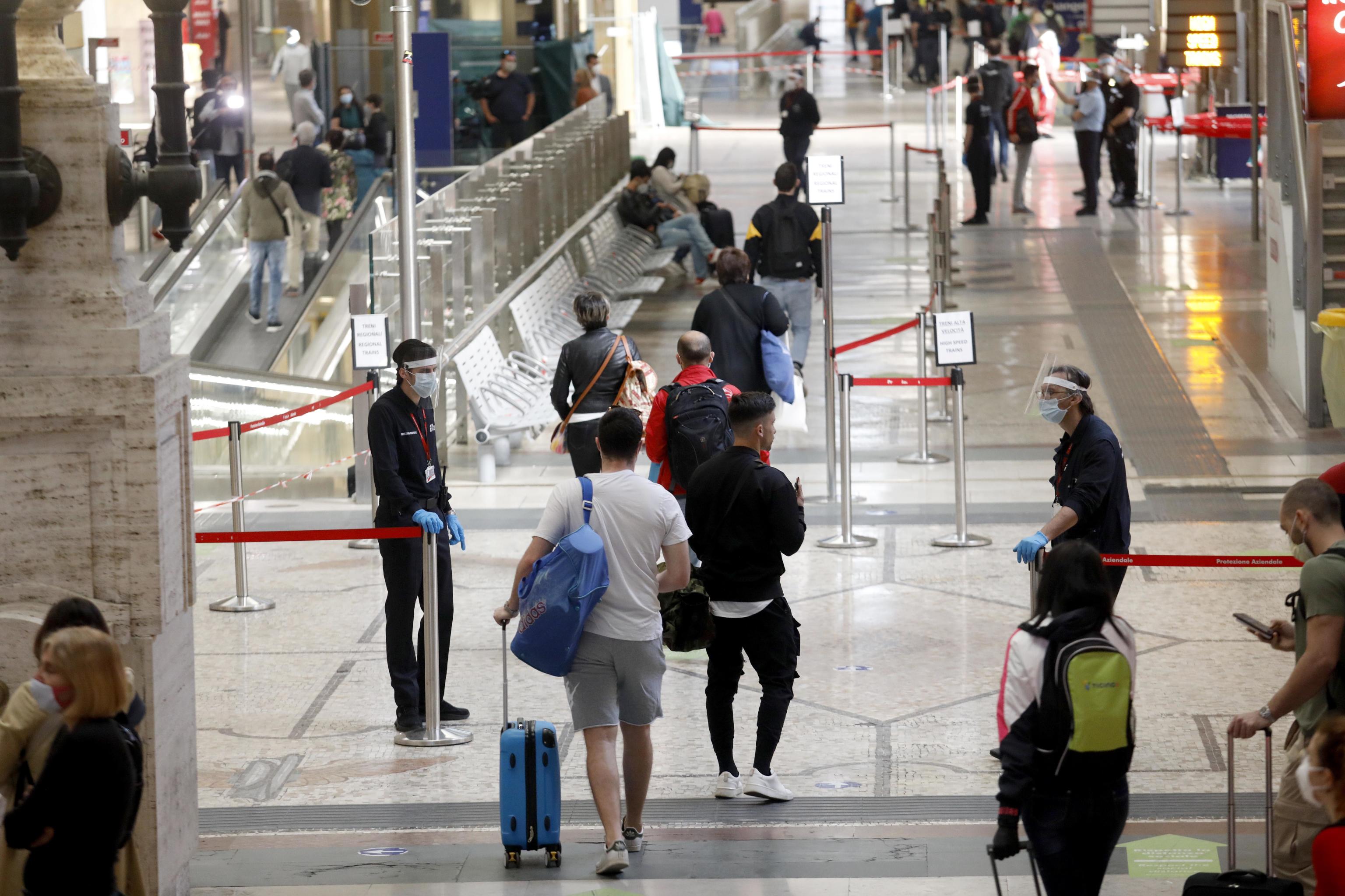 Italija danas popušta puno mjera, aerodromi su već puni