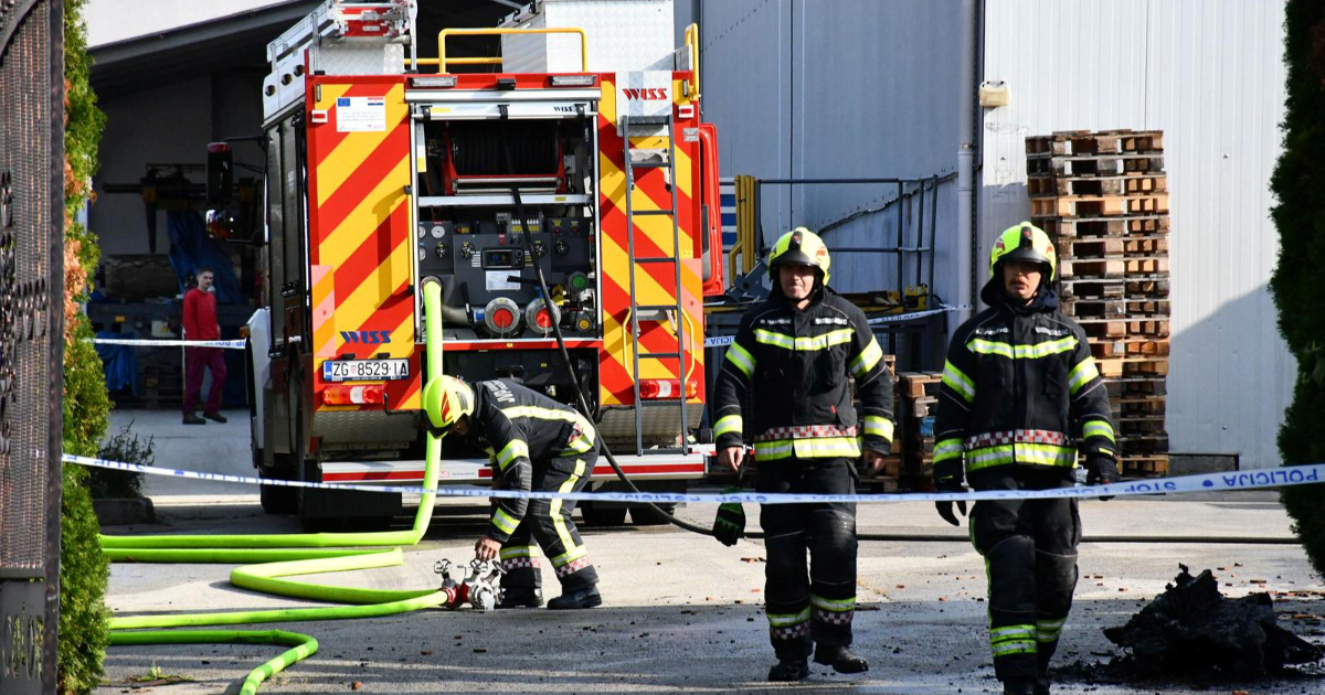 U požaru u Ravnoj Gori izgorjeli strojevi, oprema i vozilo