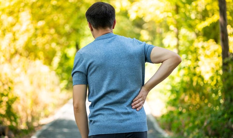 Imate bolove u leđima? Istraživanje pokazalo da ova aktivnost značajno pomaže