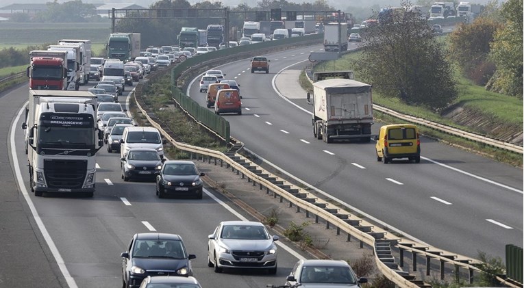 Ceste mokre i skliske, na zagrebačkoj obilaznici vozi se usporeno