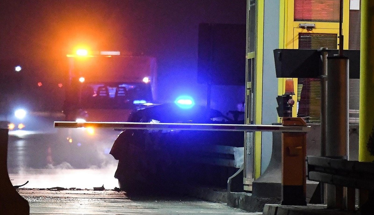 Teška prometna na naplatnim kućicama kod Zagreba. Auto se zapalio, vozač poginuo