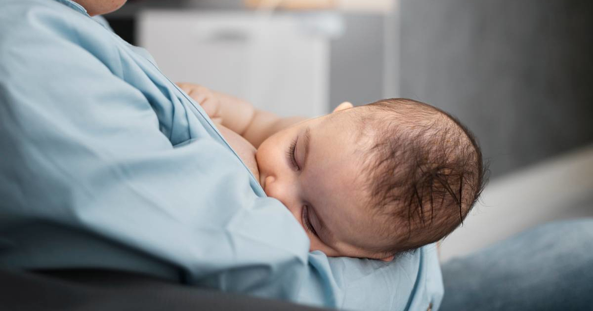 "To je naš mentalitet": Hrvati stali u obranu majke koja doji bebu od 11 mjeseci