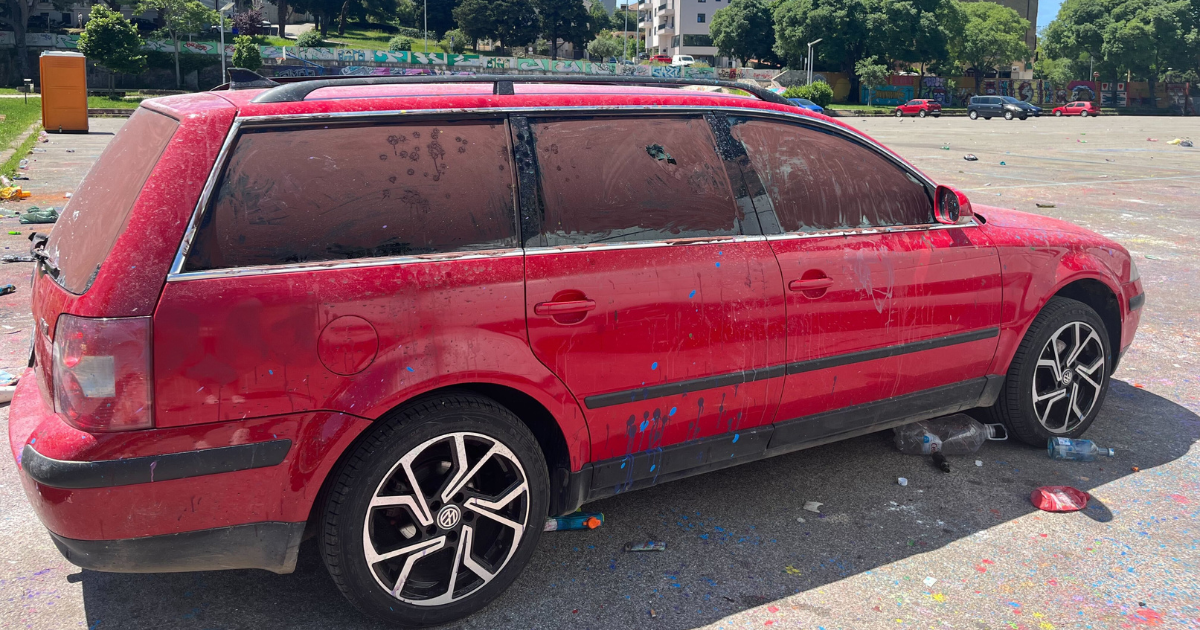 Tip ostavio auto na parkingu u Puli, nije znao da je norijada. Maturanti ga išarali