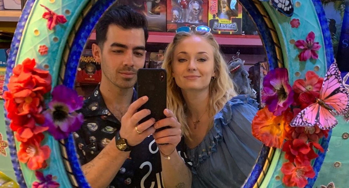 Sophie Turner našminkala supruga, rezultat je iznenađujuće dobar