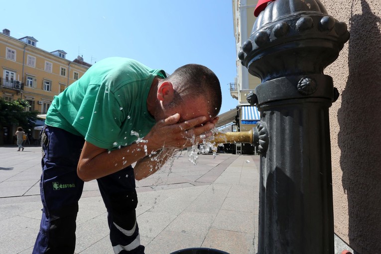 Rijeka zbog toplinskog vala otvorila smještaj za beskućnike na dvije lokacije